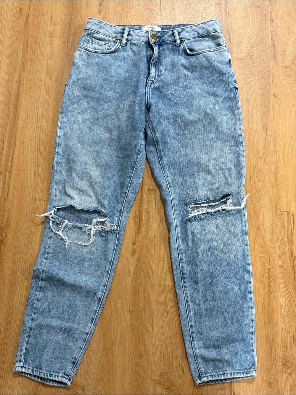 Forever 21 Light Blue Relaxed Ripped Jeans size 28